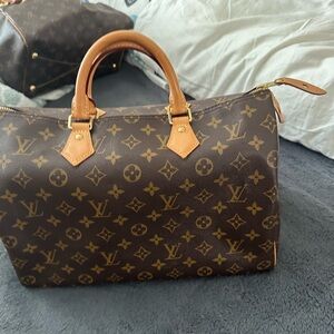 Louis Vuitton Speedy 35